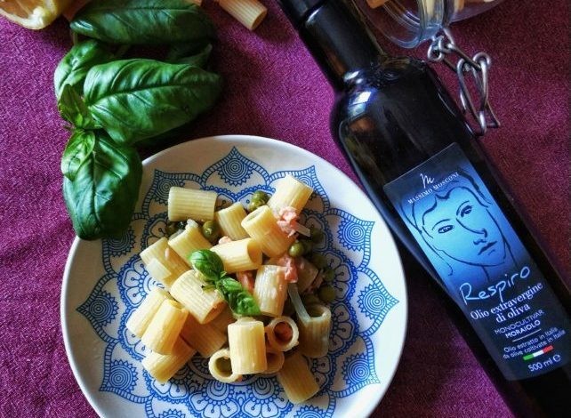 Rigatoni, Salmone e Piselli: fotografia della ricetta dall’archivio Emozioneolio